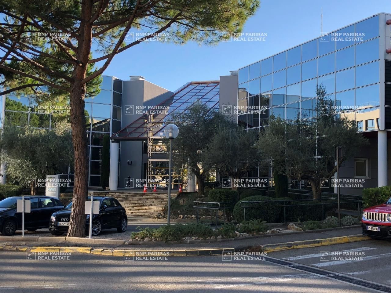 1350 m² pour ce bureaux en location à Valbonne