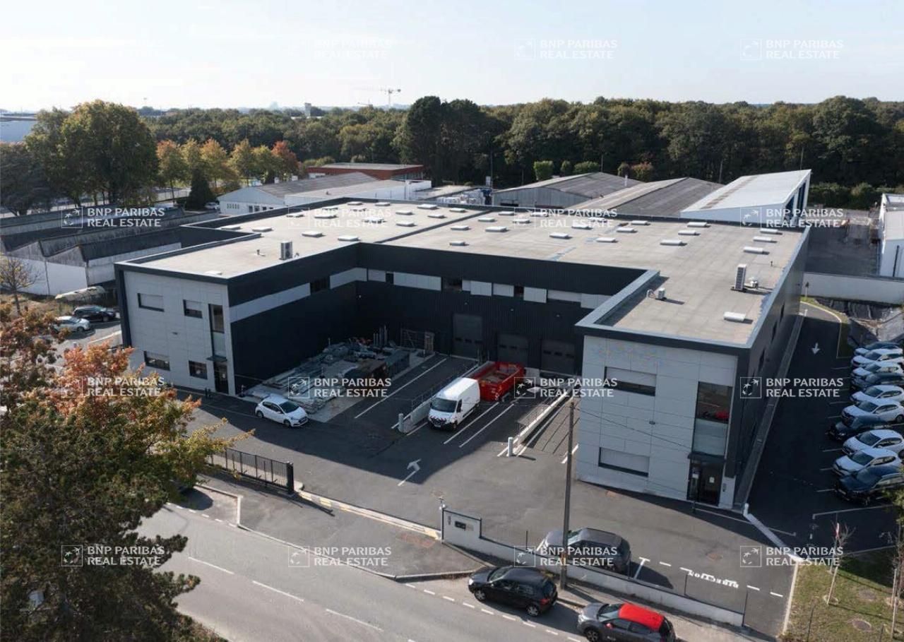 3005 m² pour ce activité en location à Les sorinières