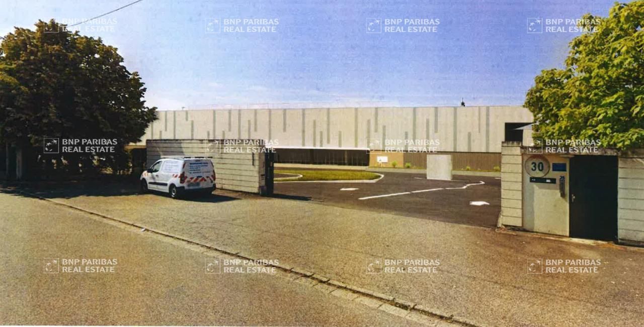 25235 m² pour cetentrepôts classe c en location à Saint-priest