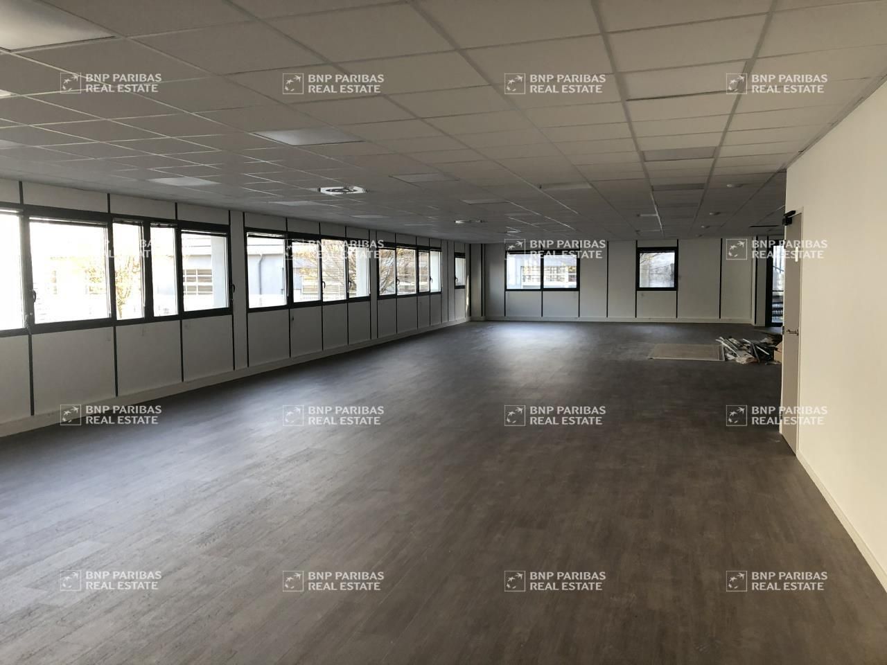 1149 m² pour ce bureaux en location à Fontaine