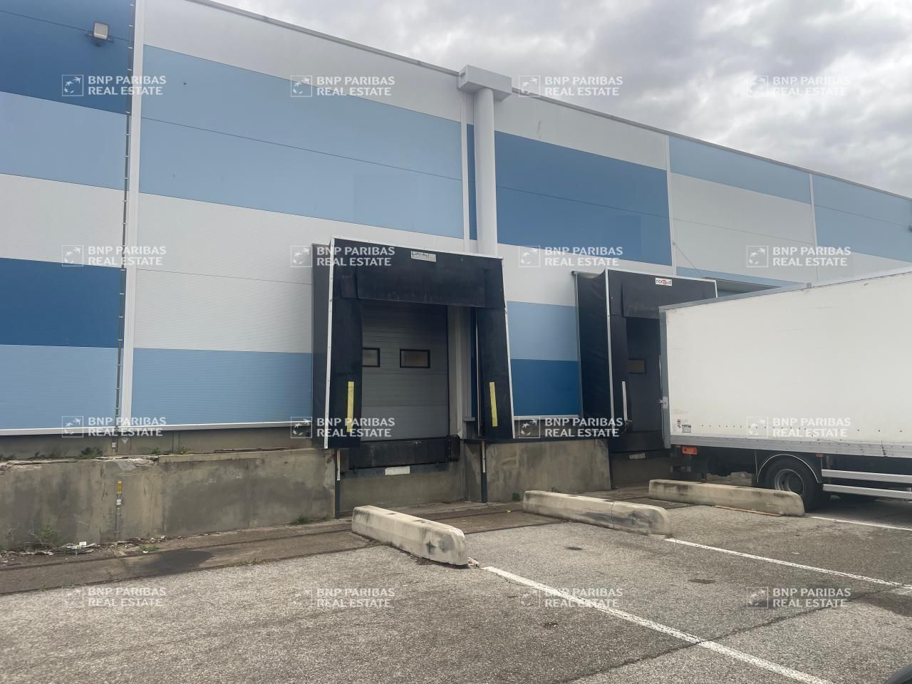 2092 m² pour ce activité en location à Vitrolles