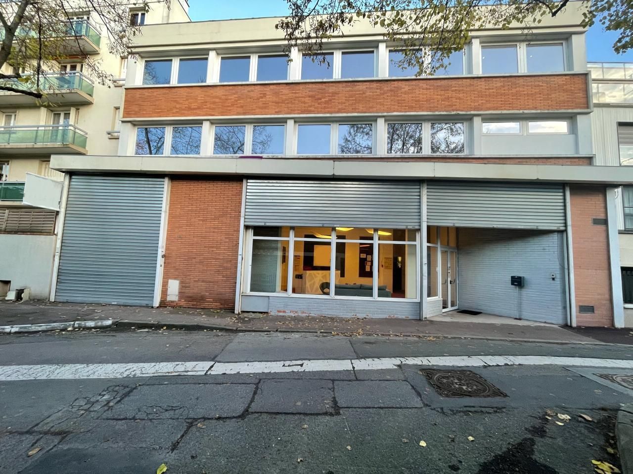 Vente Activité 900 m² non divisibles 92210 Saint-cloud