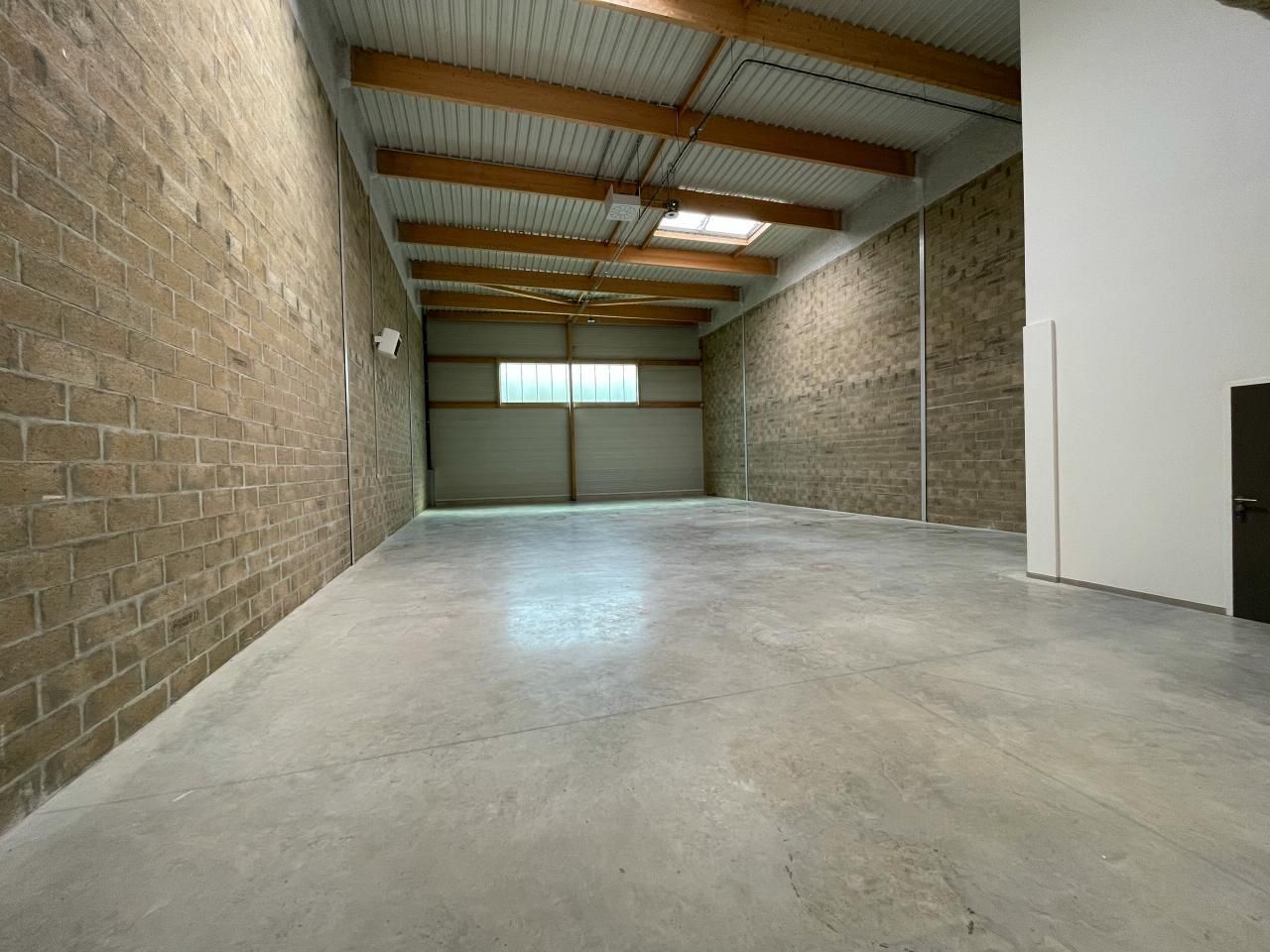 Location PME-PMI 2373 m² divisibles 77700 Coupvray