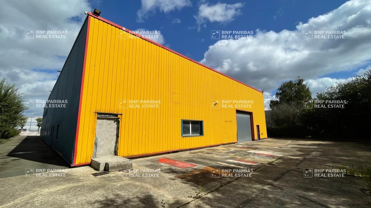 1726 m² pour ce activité en location à Coignières