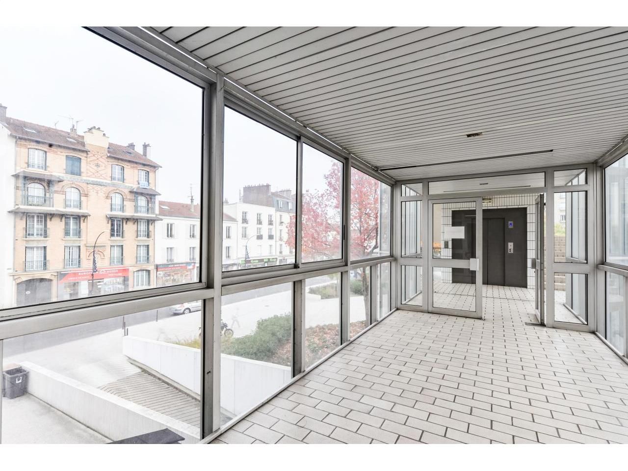 541.81 m² pour ce bureaux en vente à La varenne saint hilaire