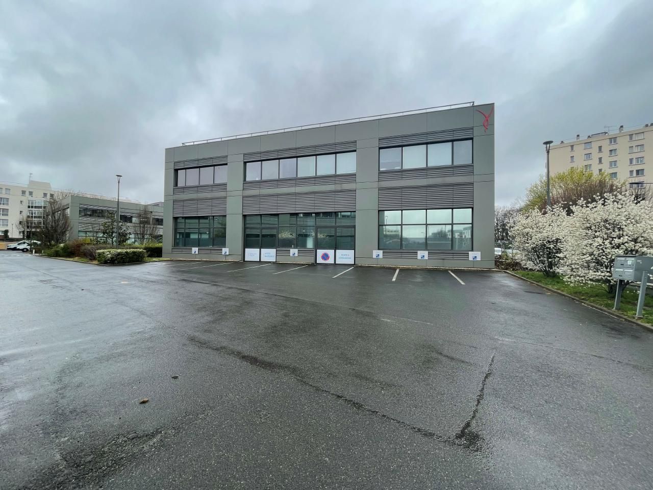 Location PME-PMI 725 m² divisibles 92220 Bagneux
