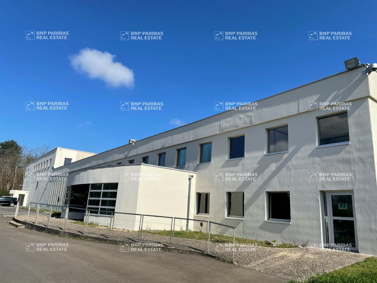 241 m² pour ce bureaux en location à Saint-cyr-en-val