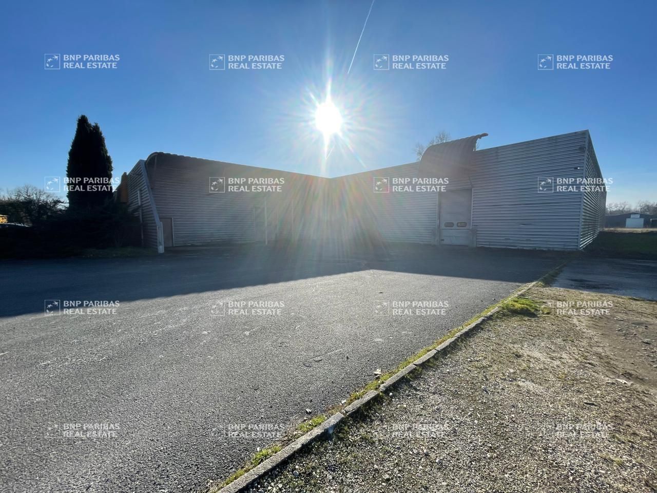 Location Activité 3070 m² non divisibles 24700 Moulin-neuf