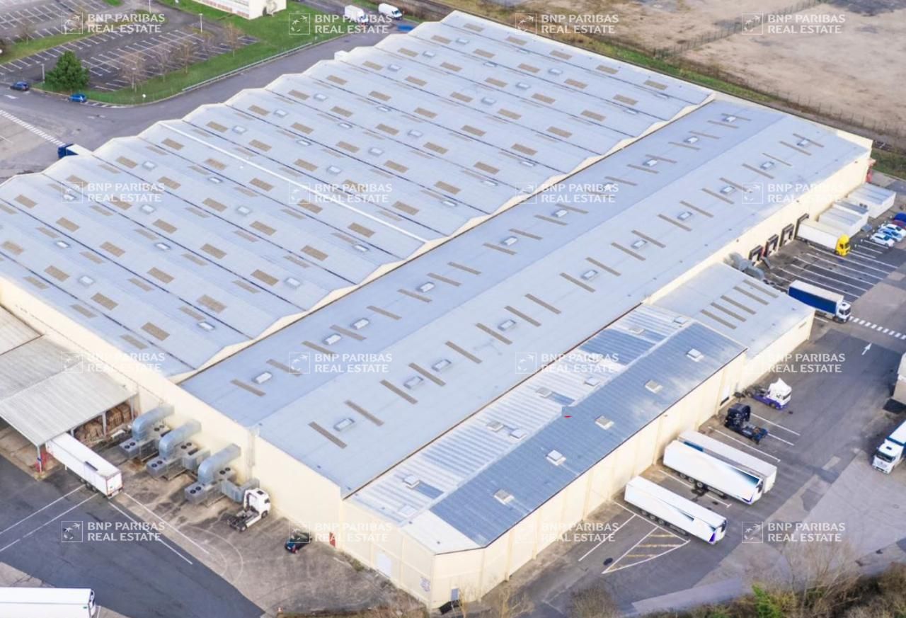 9956.7 m² pour cetentrepôts classe b en location à Mâcon