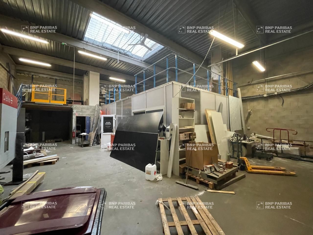 Location PME-PMI 299 m² non divisibles 77183 Croissy-beaubourg