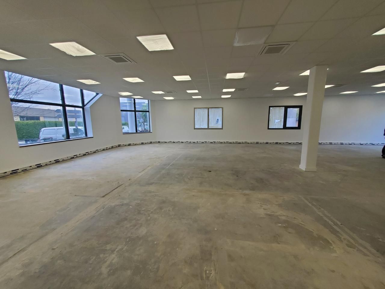 Location PME-PMI 1071 m² divisibles 77400 Saint-thibault-des-vignes