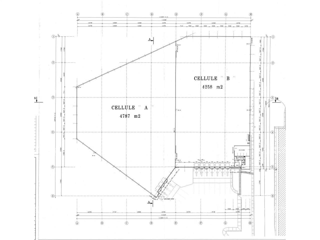 9271 m² pour cetentrepôts classe a en location à Ormes