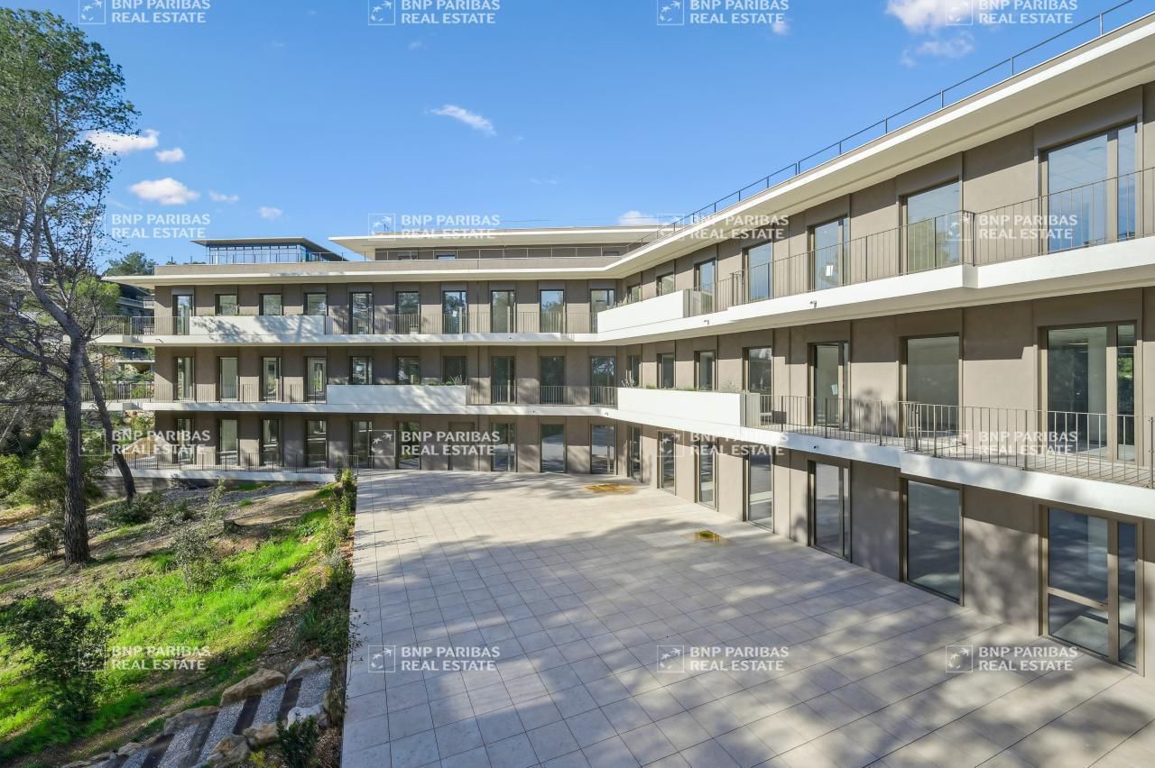 10424.85 m² pour ce bureaux en location à Sophia antipolis