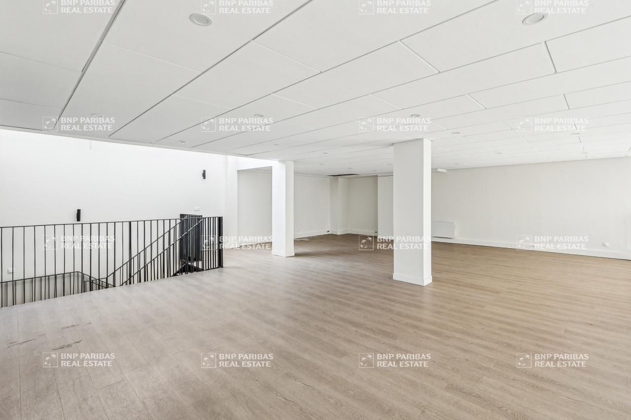 220 m² pour ce bureaux en location à Paris