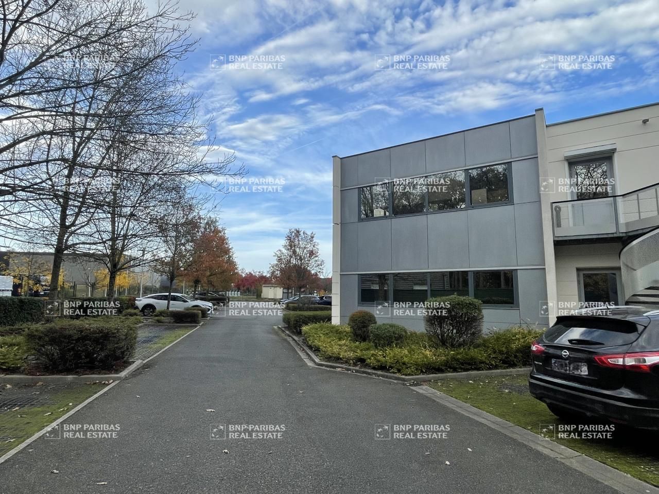 251 m² pour ce bureaux en location à Saran