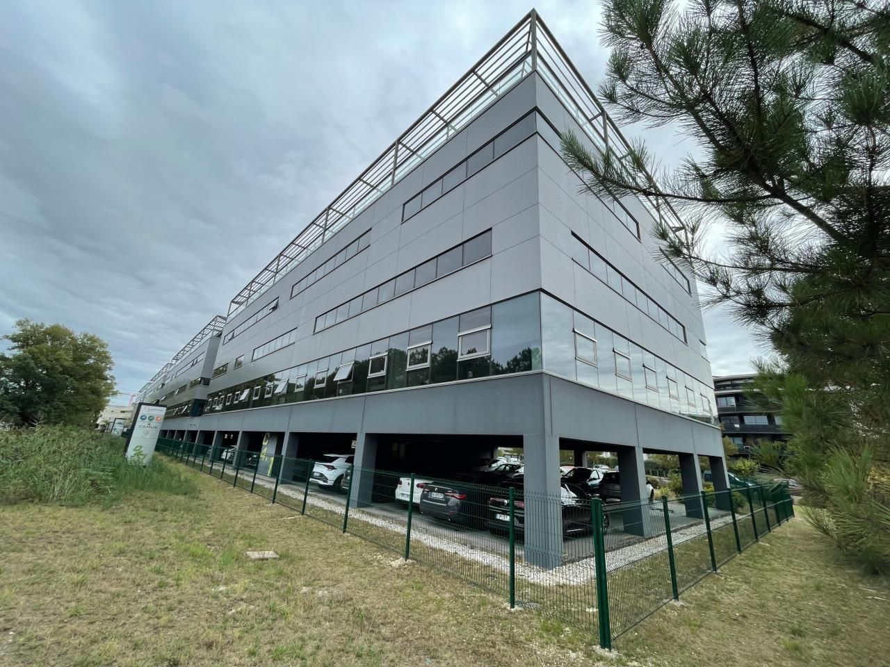 Location Bureaux 597.5 m² divisibles 33520 Bruges