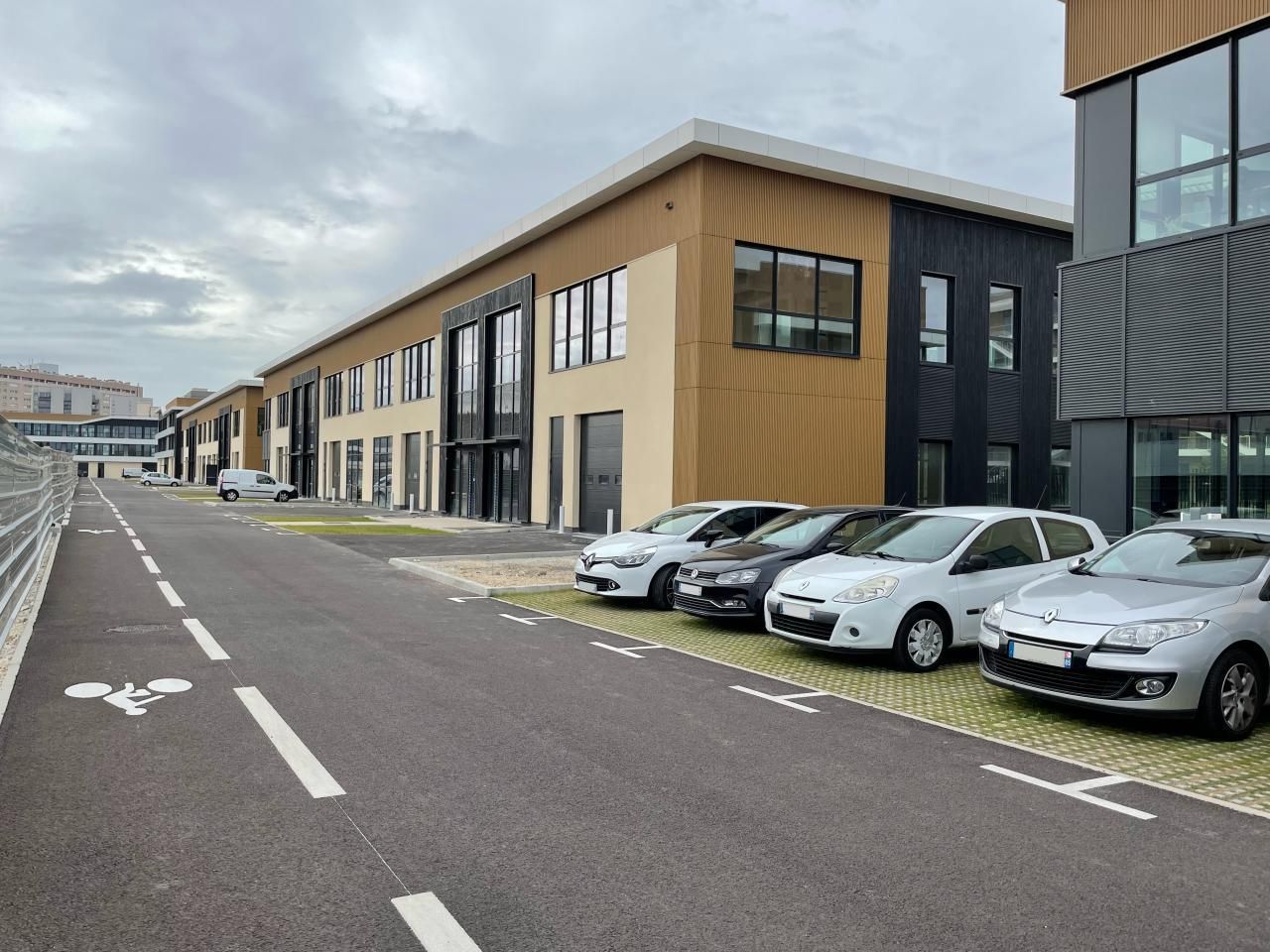 Location PME-PMI 1344 m² divisibles 92000 Nanterre