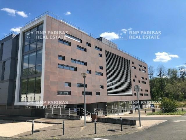483 m² pour ce bureaux en location à Olivet
