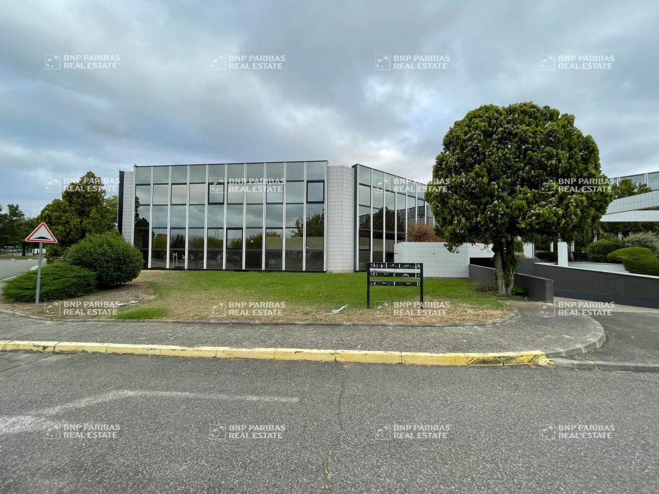 2412 m² pour ce bureaux en location à Toulouse