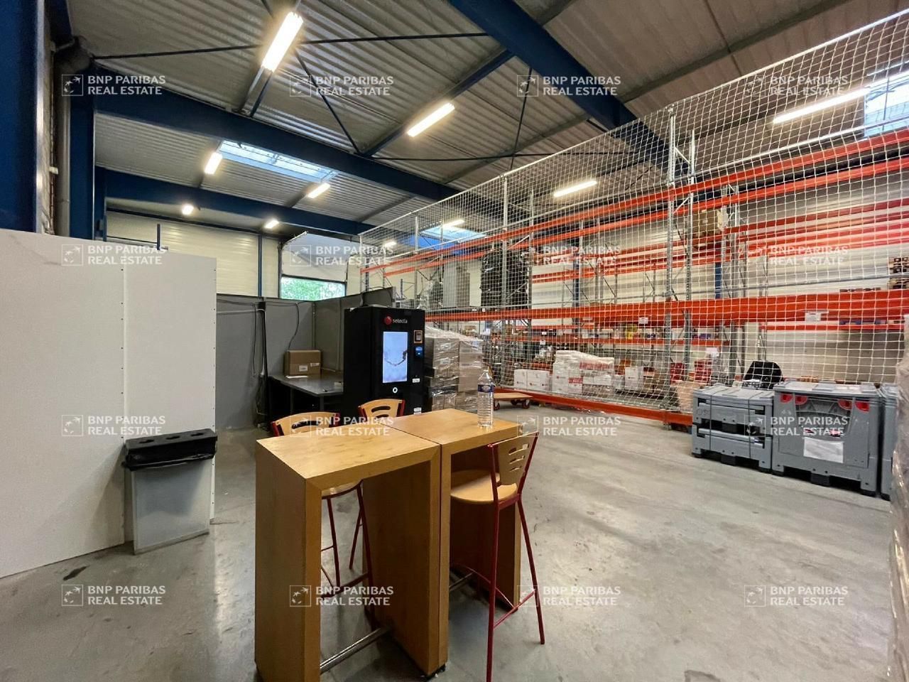 890 m² pour ce activité en location à Ennevelin