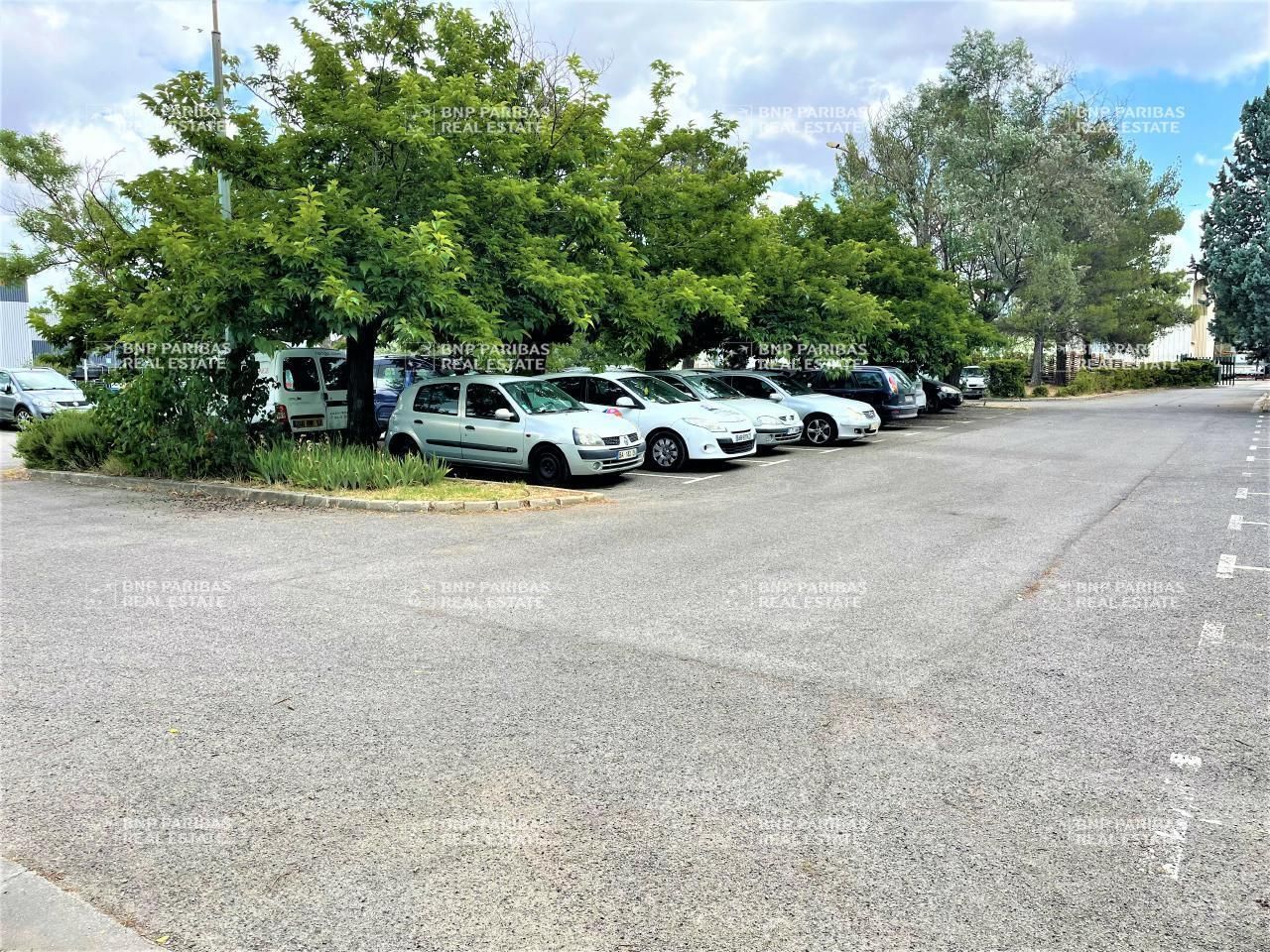 442 m² pour ce bureaux en location à Rousset