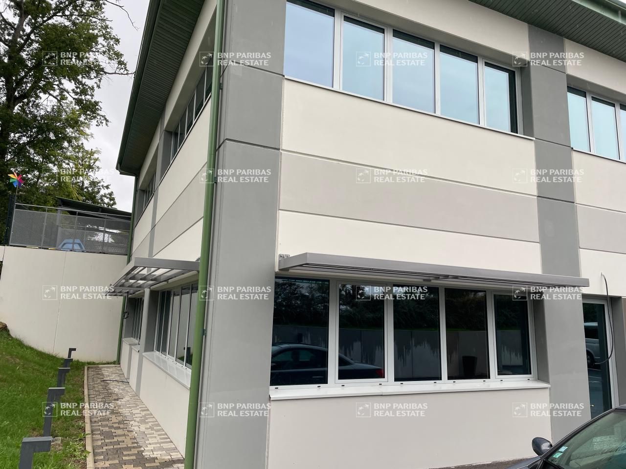 287 m² pour ce activité en vente à Lissieu