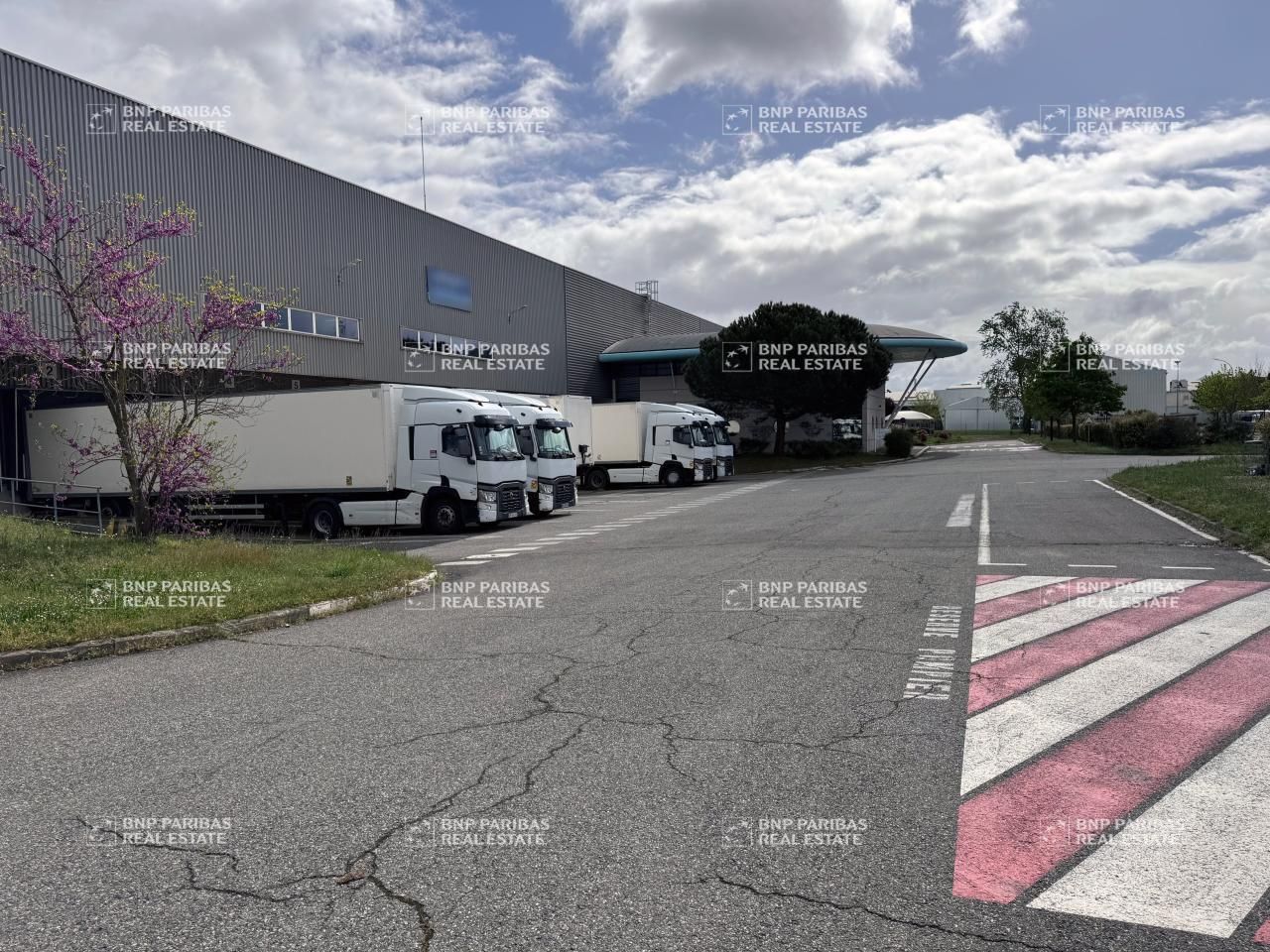 Location Entrepôts classe A 16011 m² non divisibles 31170 Tournefeuille