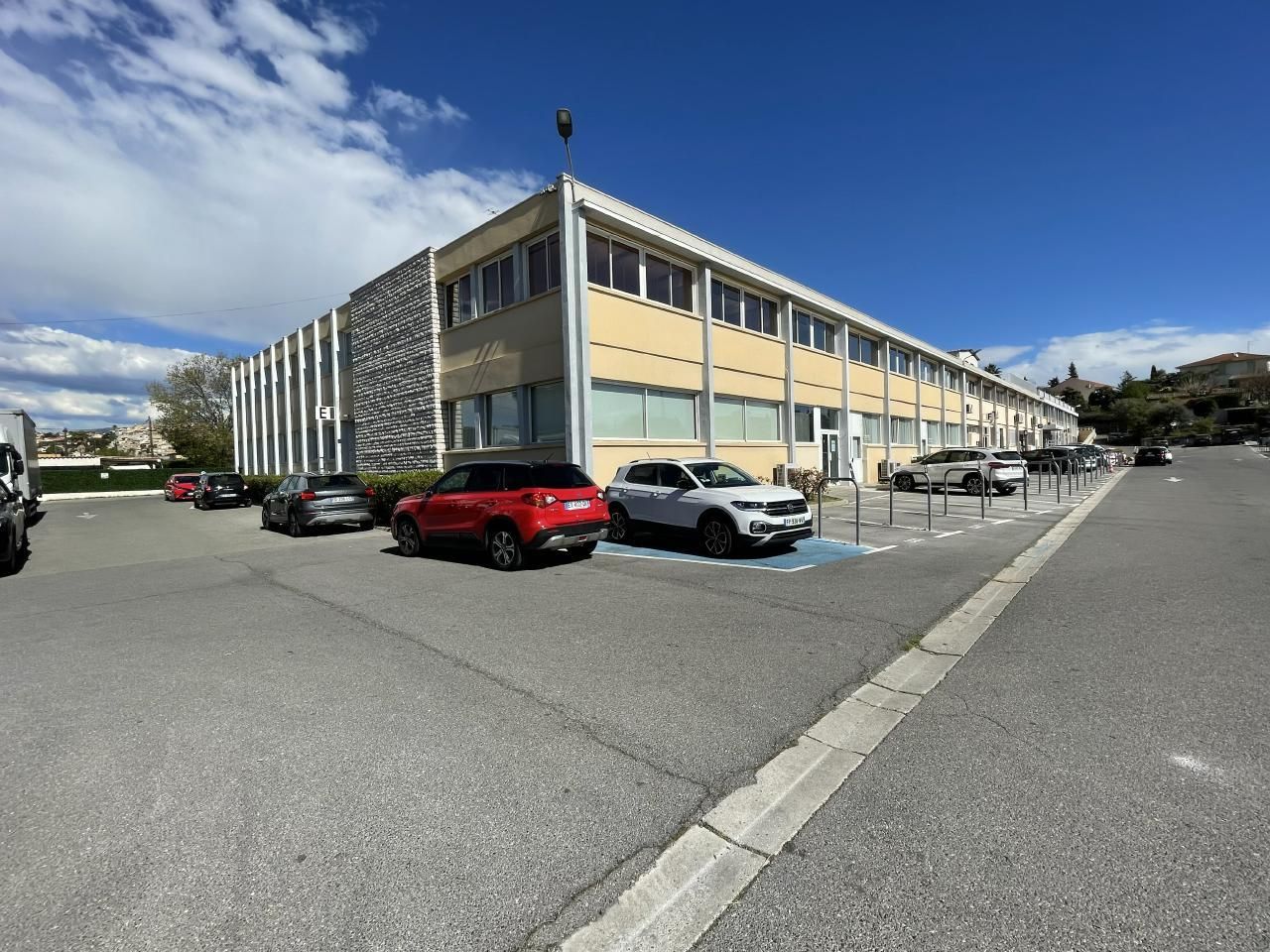 Location Bureaux 285 m² divisibles 06410 Biot