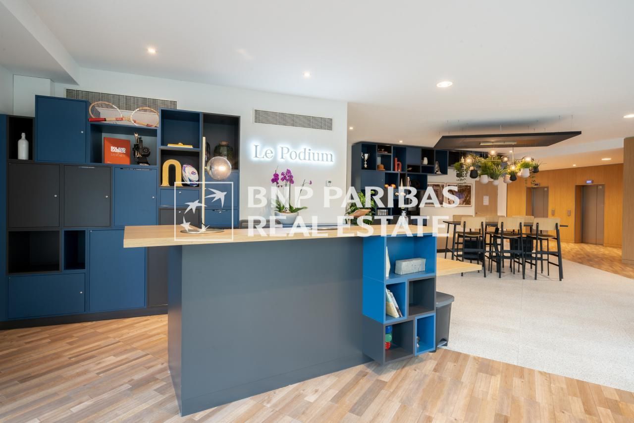 1080 m² pour ce bureaux en location à Saint-denis