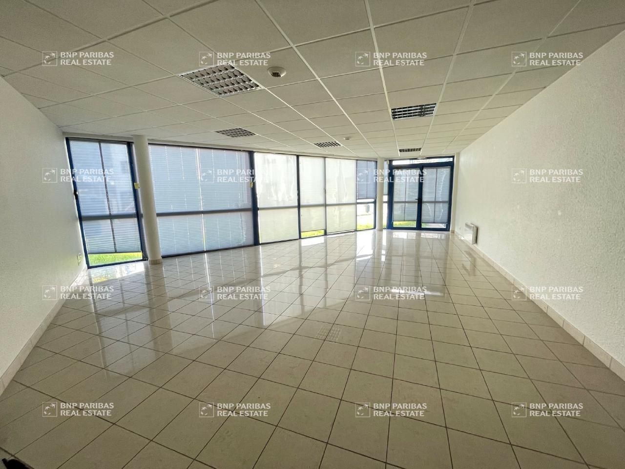 252.5 m² pour ce bureaux en location à Pacé