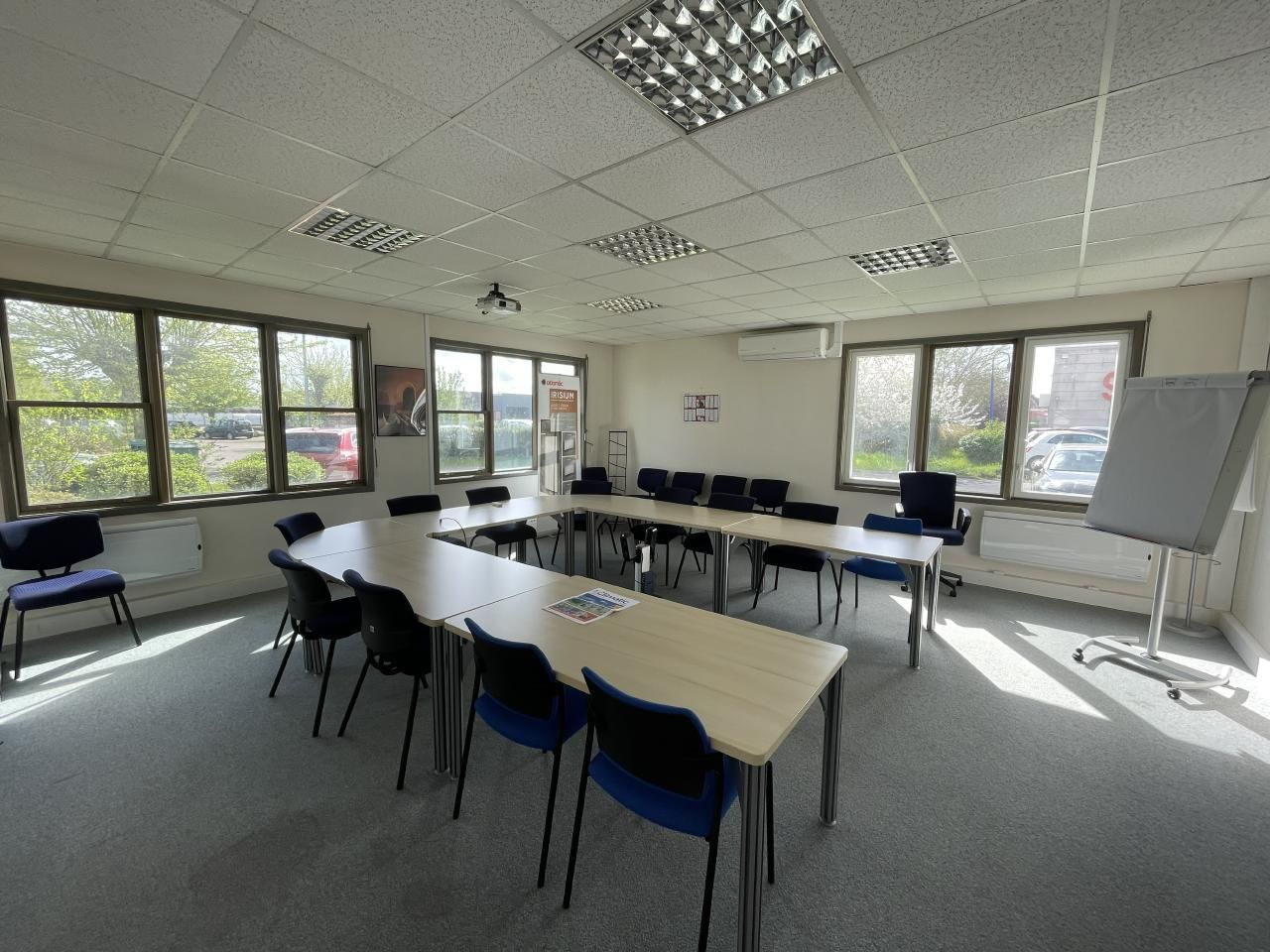 321 m² pour ce bureaux en location à La chapelle saint mesmin