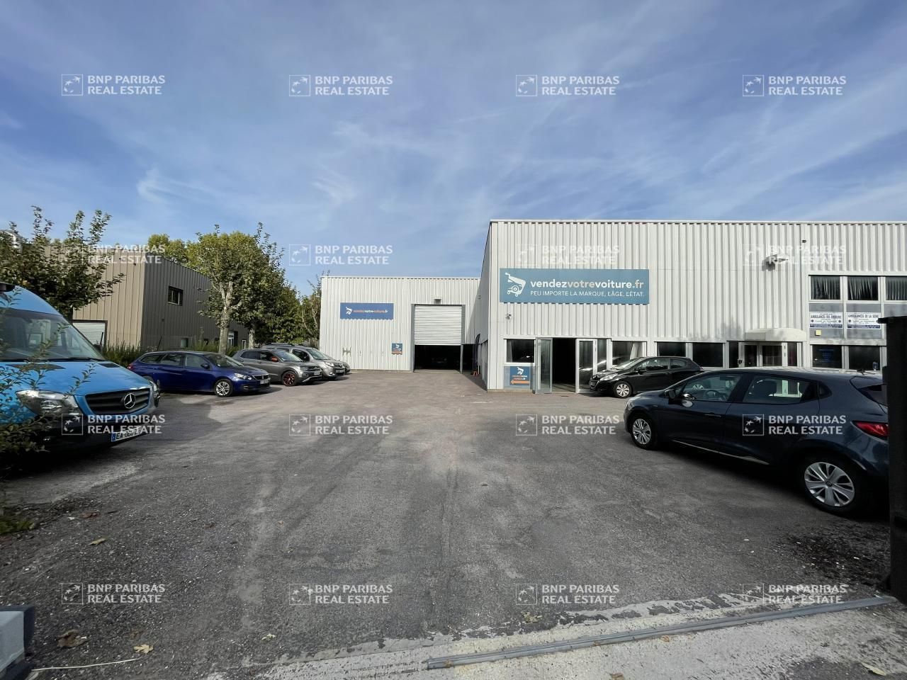 Location PME-PMI 553 m² non divisibles 78180 Montigny-le-bretonneux