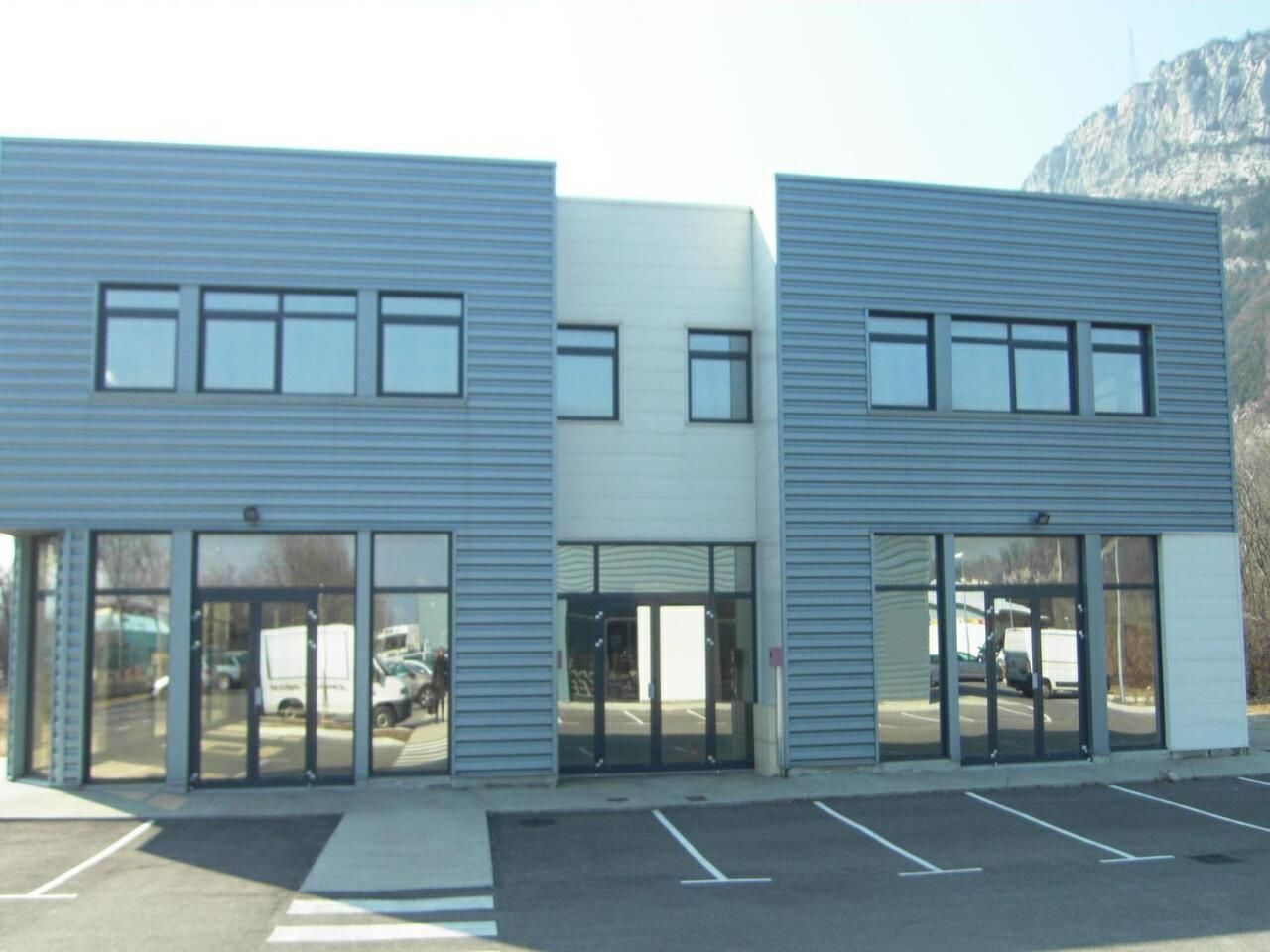 Location Activité 668 m² divisibles 38130 Échirolles