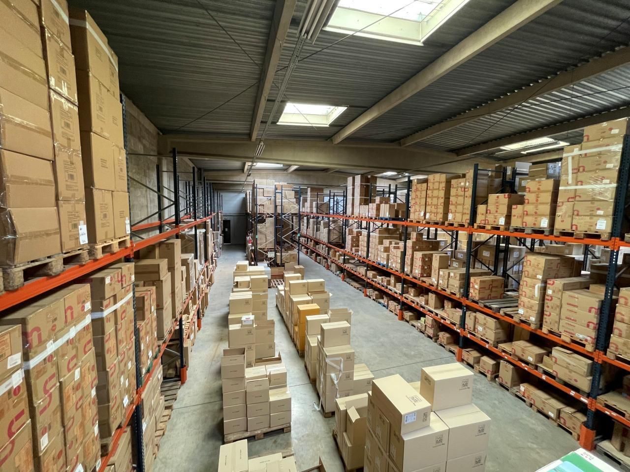 Location PME-PMI 930 m² non divisibles 94240 L hay les roses