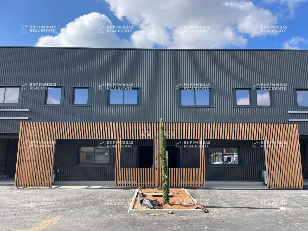 2403 m² pour ce activité en location à Launaguet