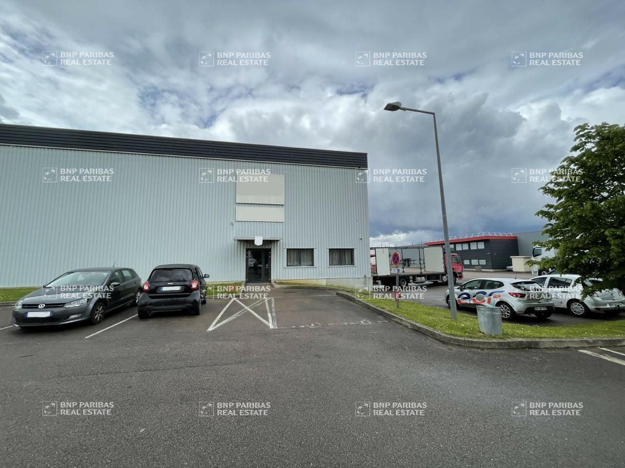 Location Activité 527.3 m² non divisibles 21600 Longvic