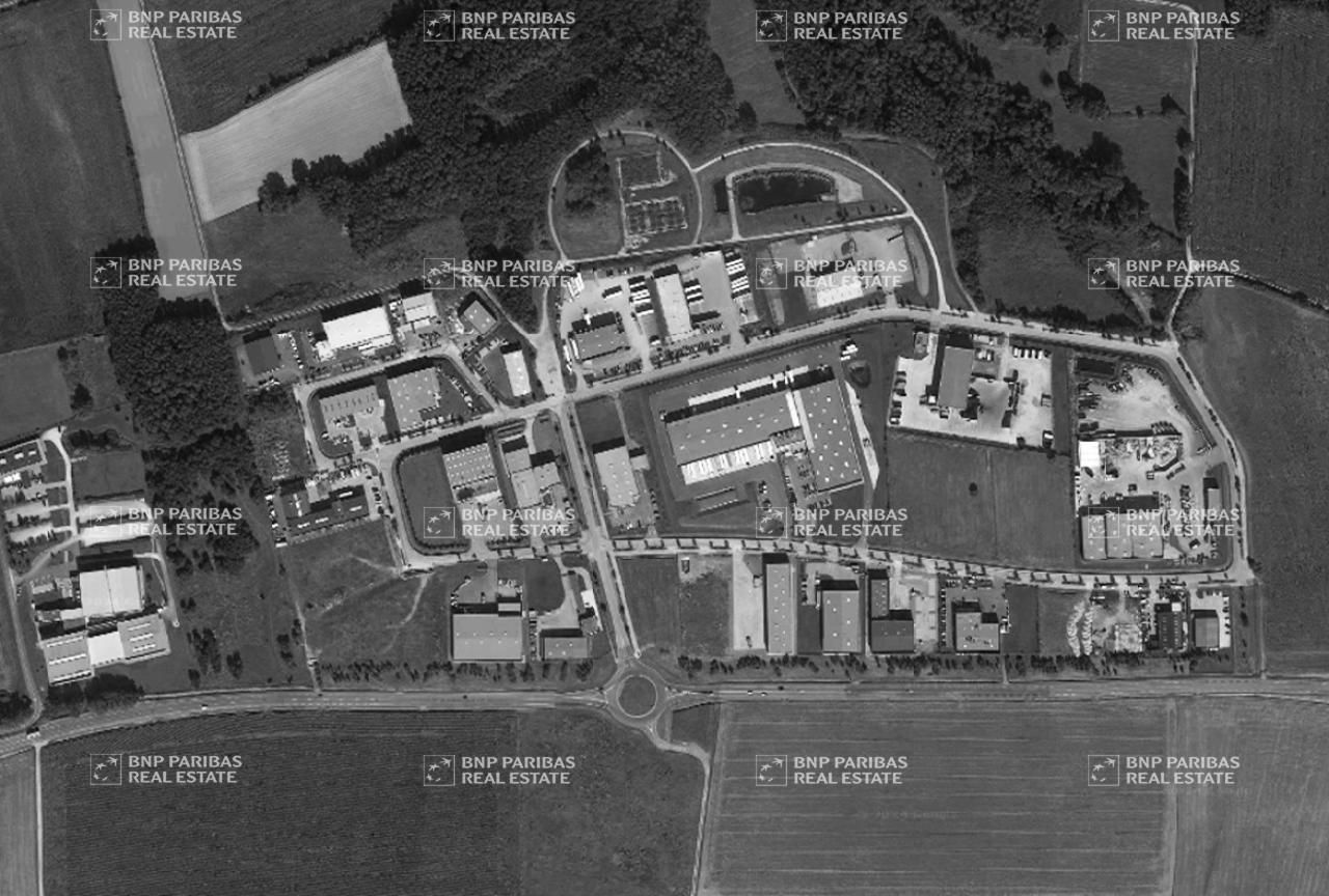 770 m² pour ce activité en location à Fareins