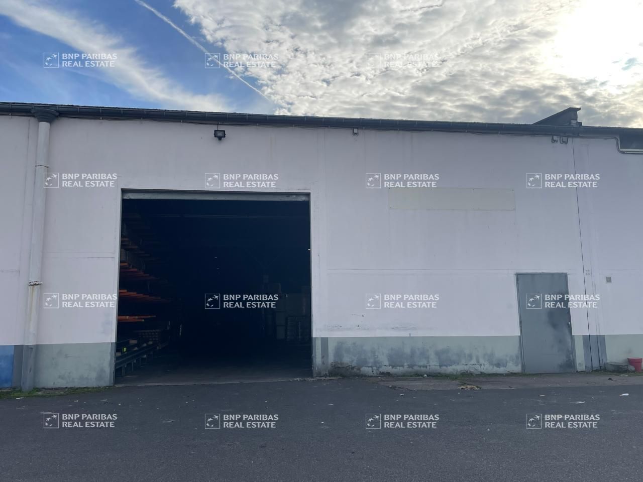 720 m² pour ce activité en location à Ingre