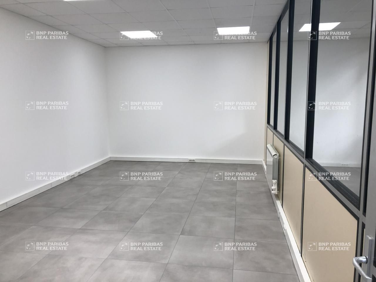 1630 m² pour ce activité en location à Betton