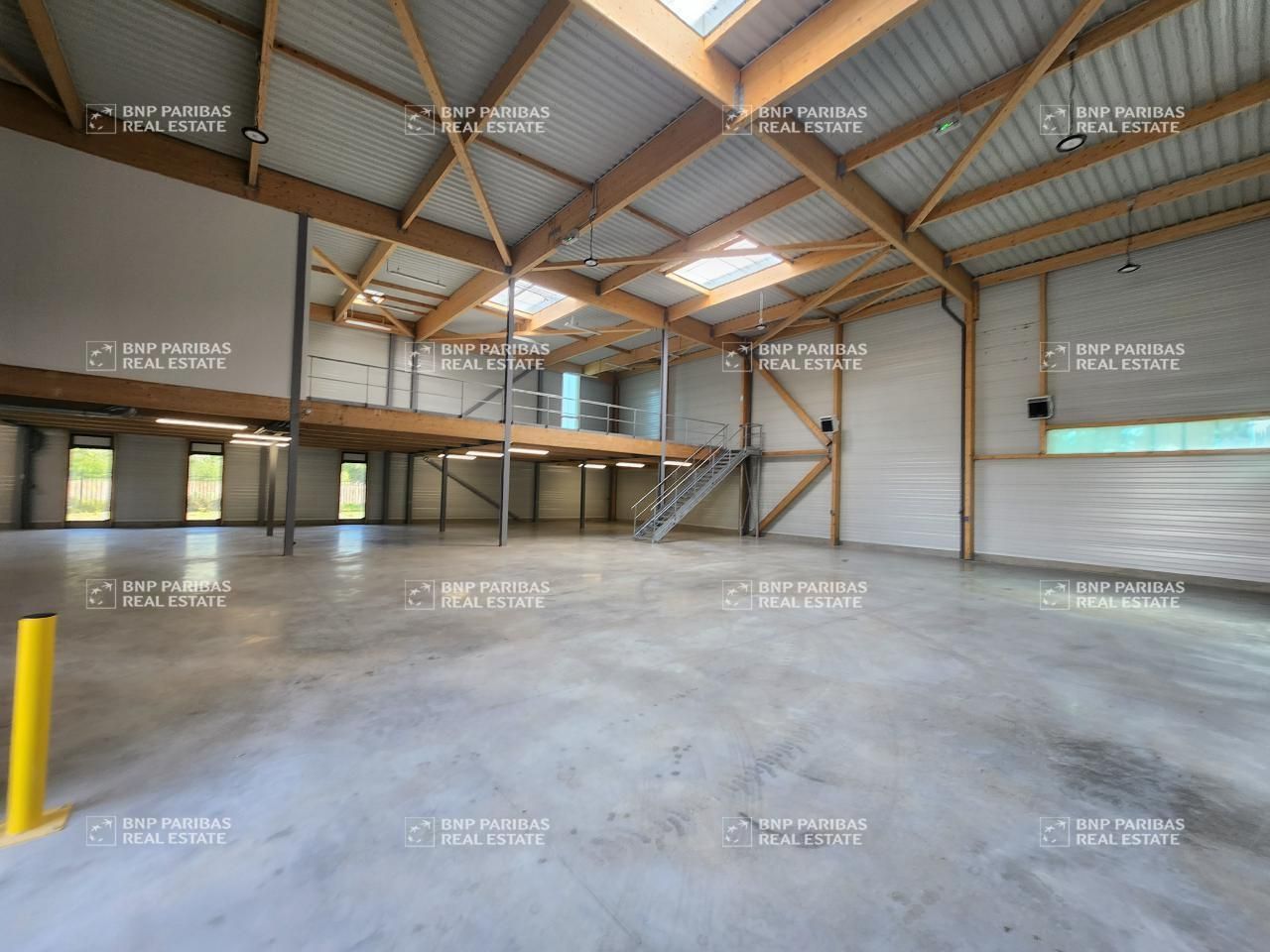 1038 m² pour ce pme-pmi en location à Chanteloup-en-brie