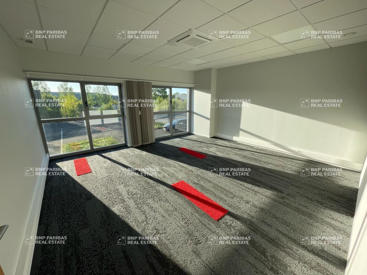 3210 m² pour ce activité en location à Noyal-châtillon-sur-seiche