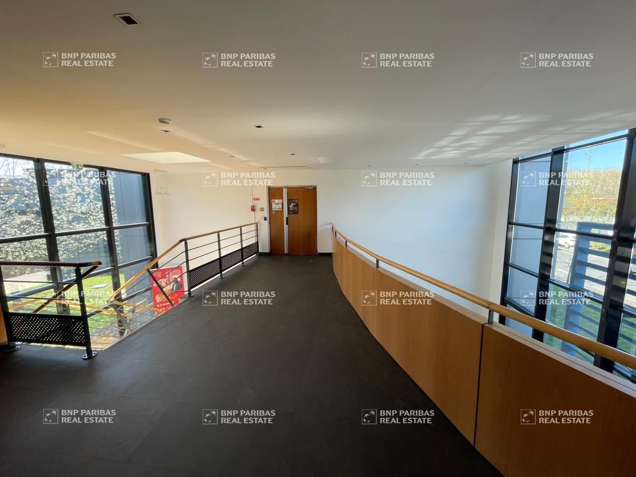 892 m² pour ce bureaux en location à Tours