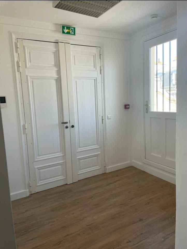 50 m² pour ce bureaux en location à Paris