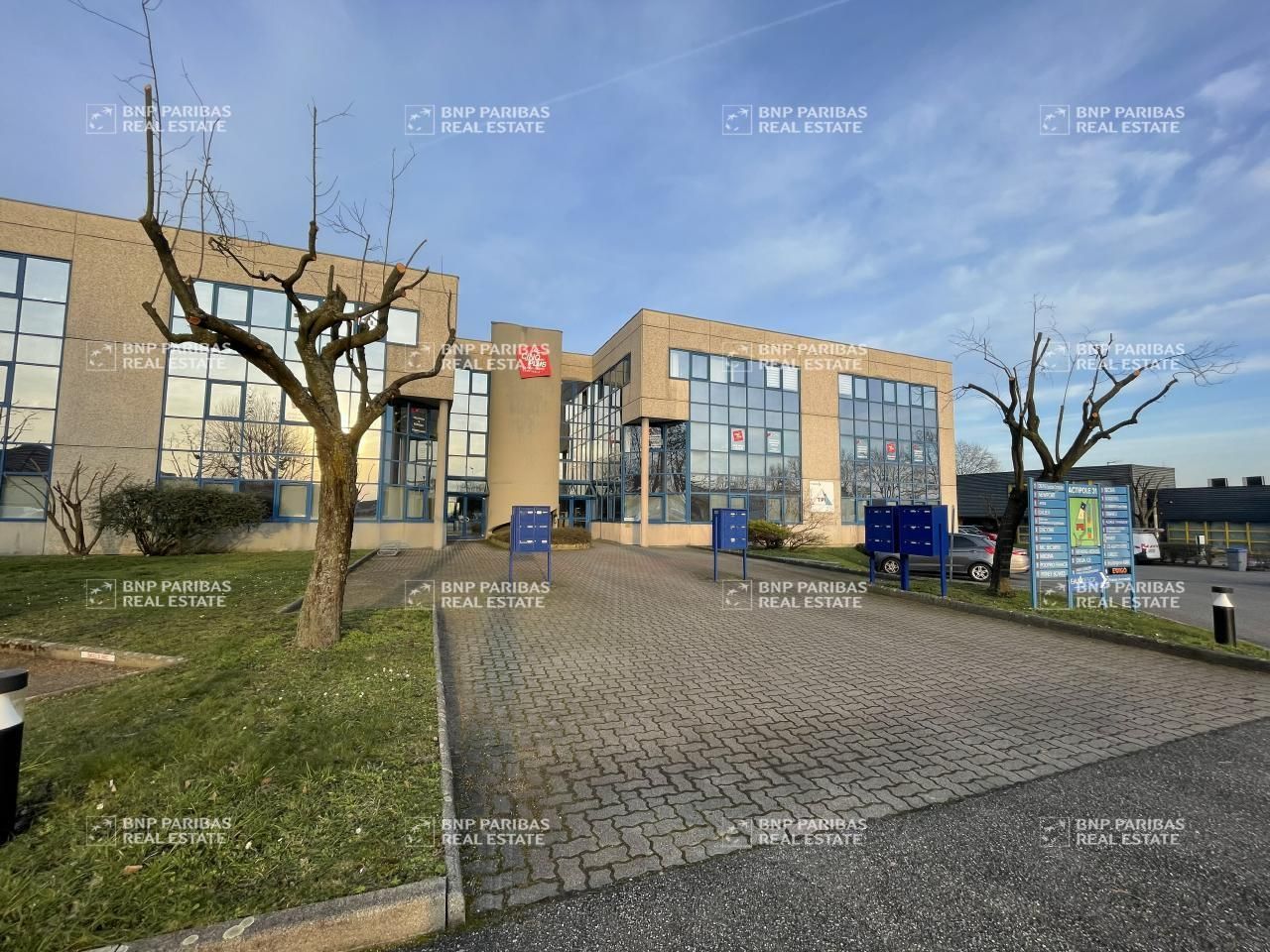 385 m² pour ce bureaux en location à Hœnheim
