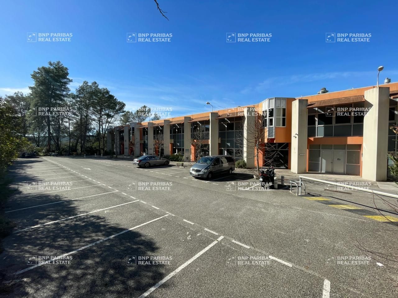 Location Mixtes 2352 m² divisibles 06560 Valbonne