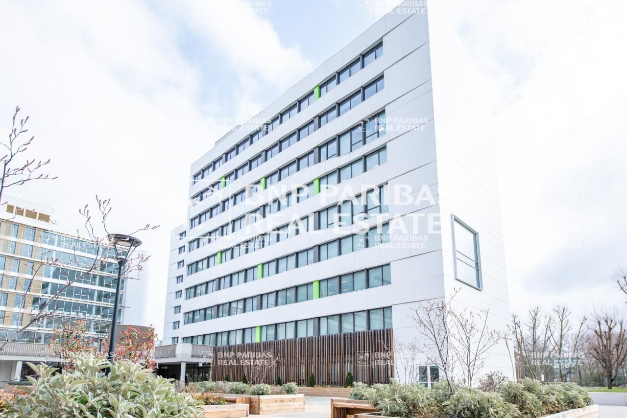 5463.7 m² pour ce bureaux en location à Guyancourt