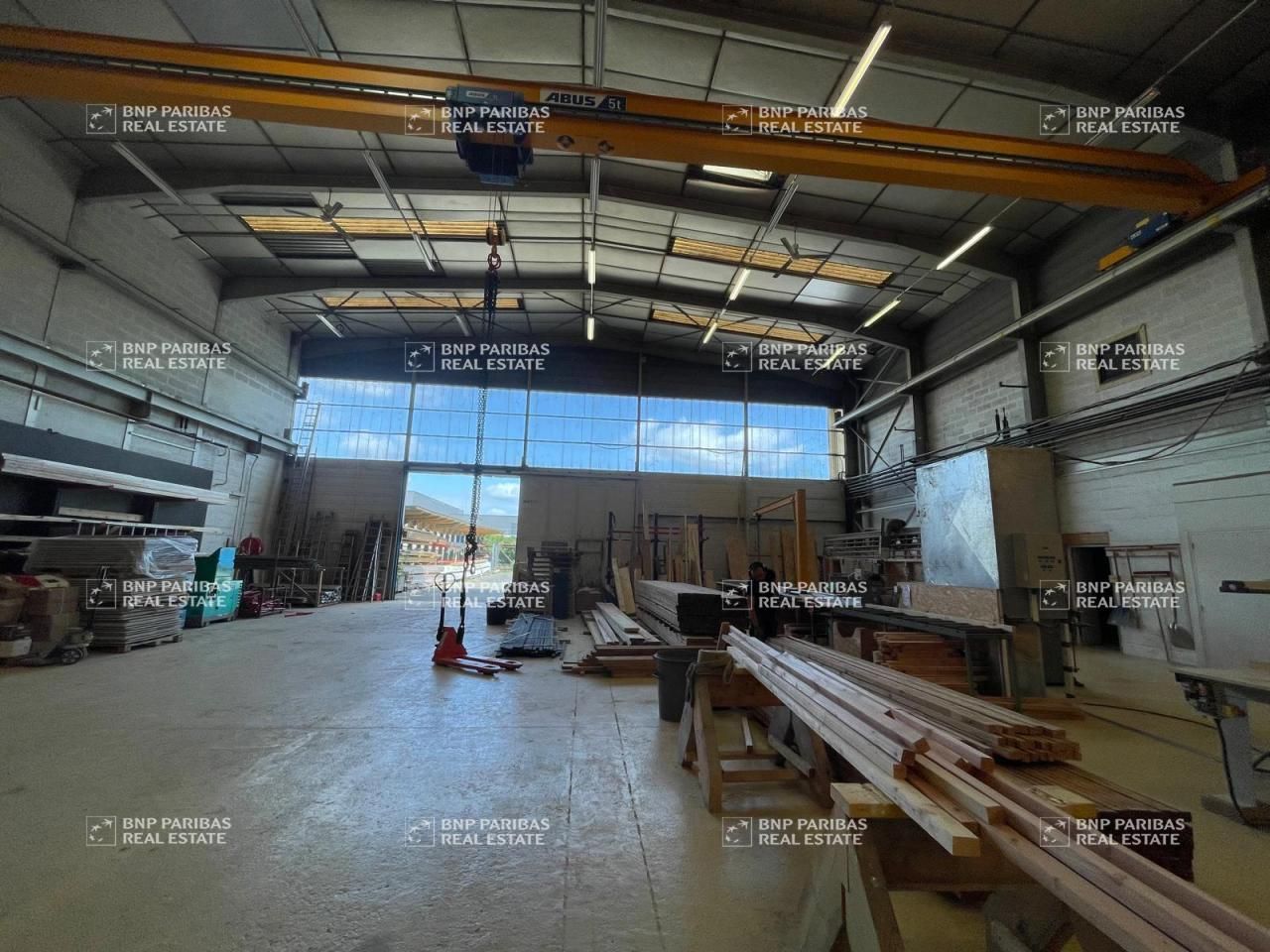 850 m² pour ce activité en location à Fretin