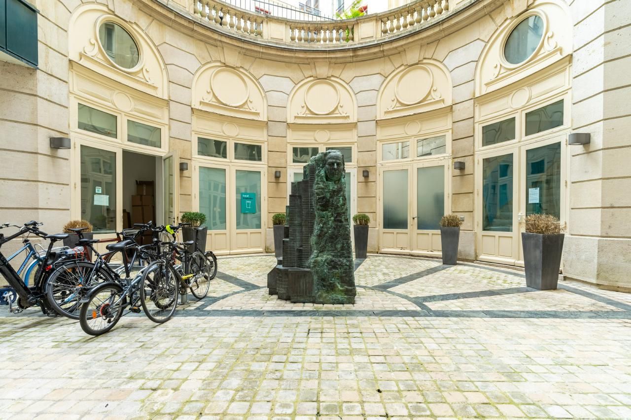 1429 m² pour ce bureaux en location à Paris