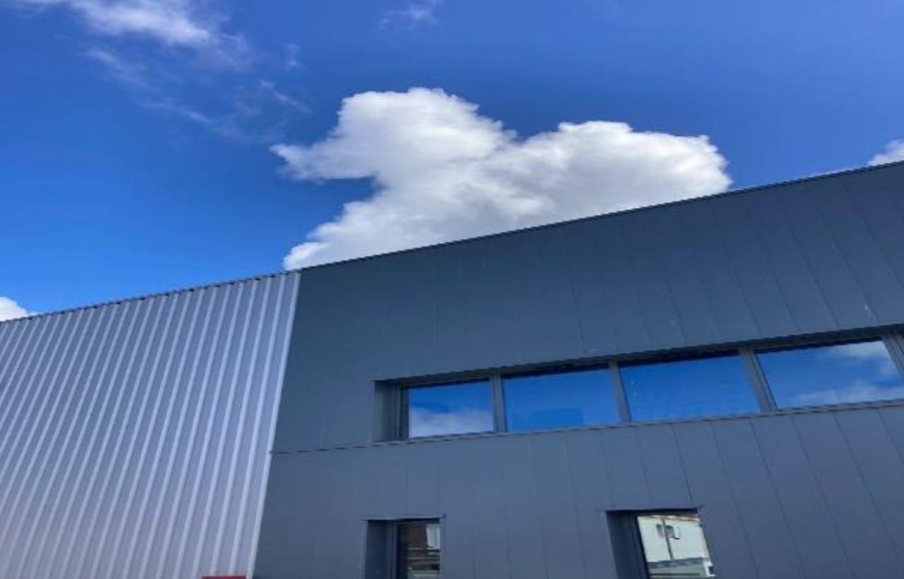 10690 m² pour cetentrepôts classe b en vente à Val-de-reuil