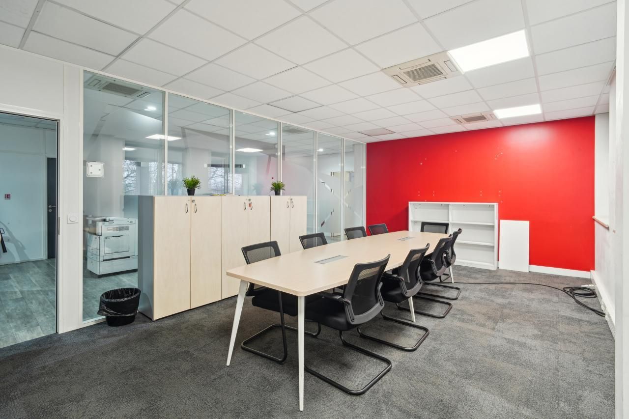 1853 m² pour ce bureaux en location à Neuilly-plaisance